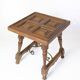 Table d'appoint en bois foncé avec pieds tournés et supports métalliques des années 1930