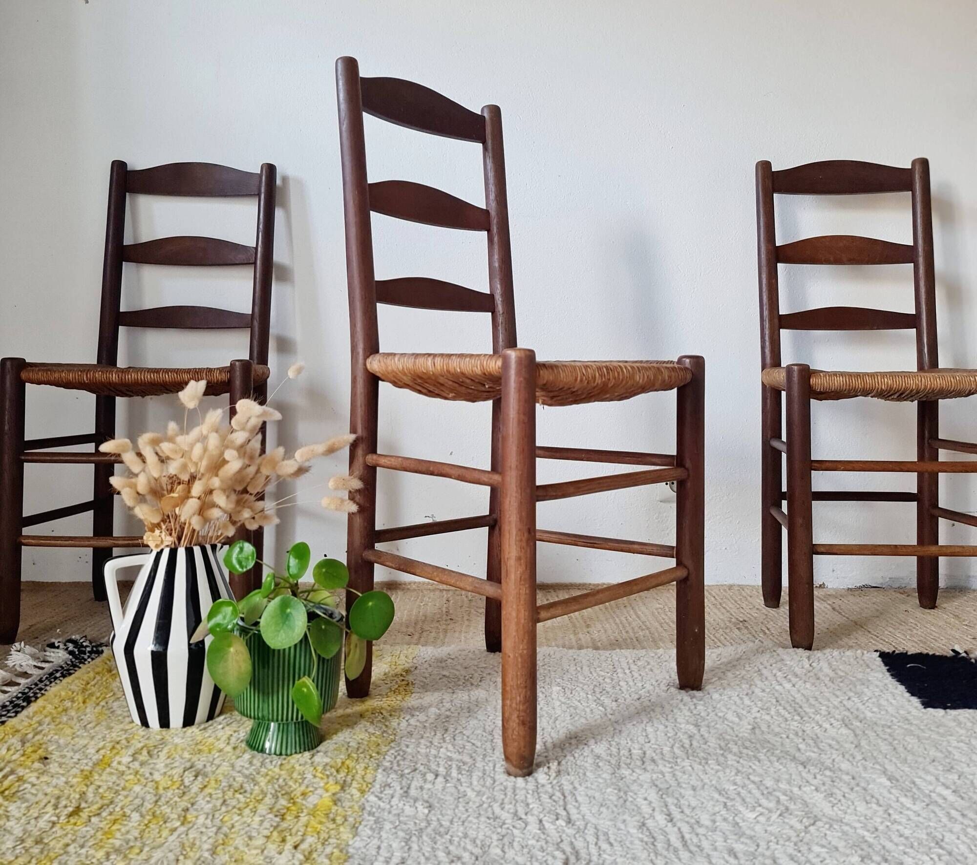 Set of 3 wooden and straw chairs - brutalist look