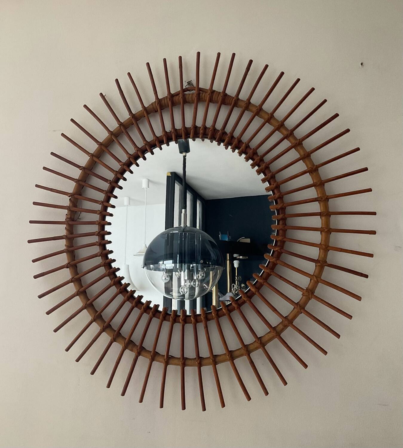 Miroir Soleil En Rotin Des Années 60 - Diamètre 65 Cm - Couleur Beige - Déco Vintage Et Naturelle