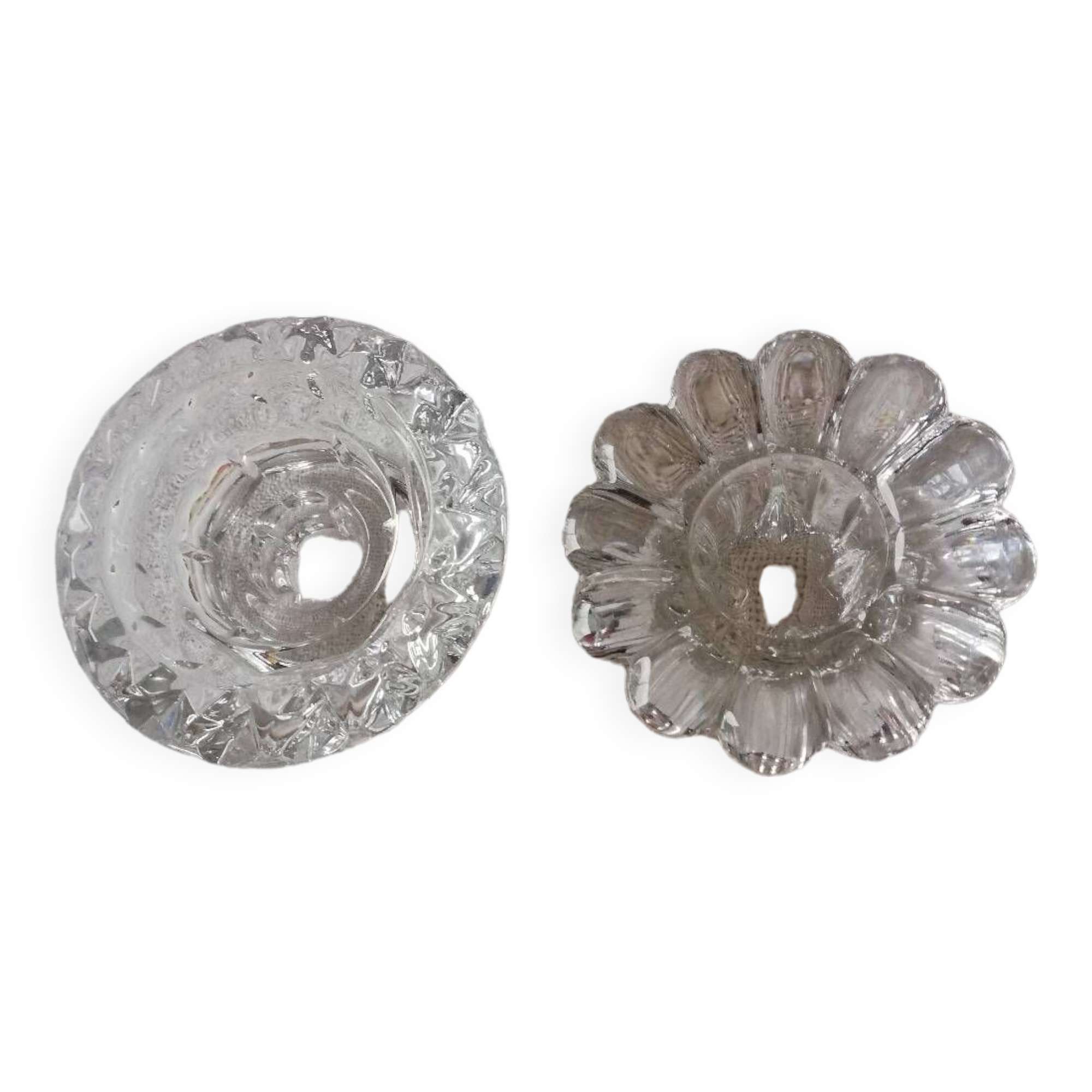 Lot de deux bougeoirs cristal formes différentes