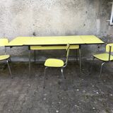 Table yellow Formica and its 3 chairs