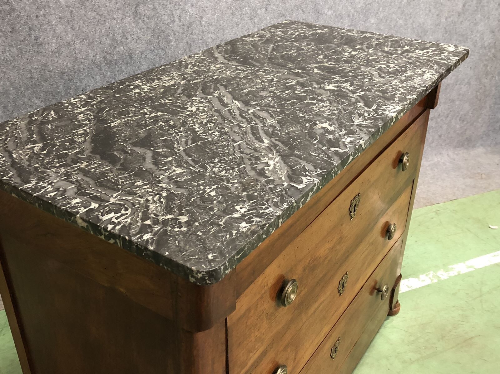 Chest of drawer restoration XIXth Walnut