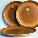 Quatre assiettes de potier en grès émaillé vintages
