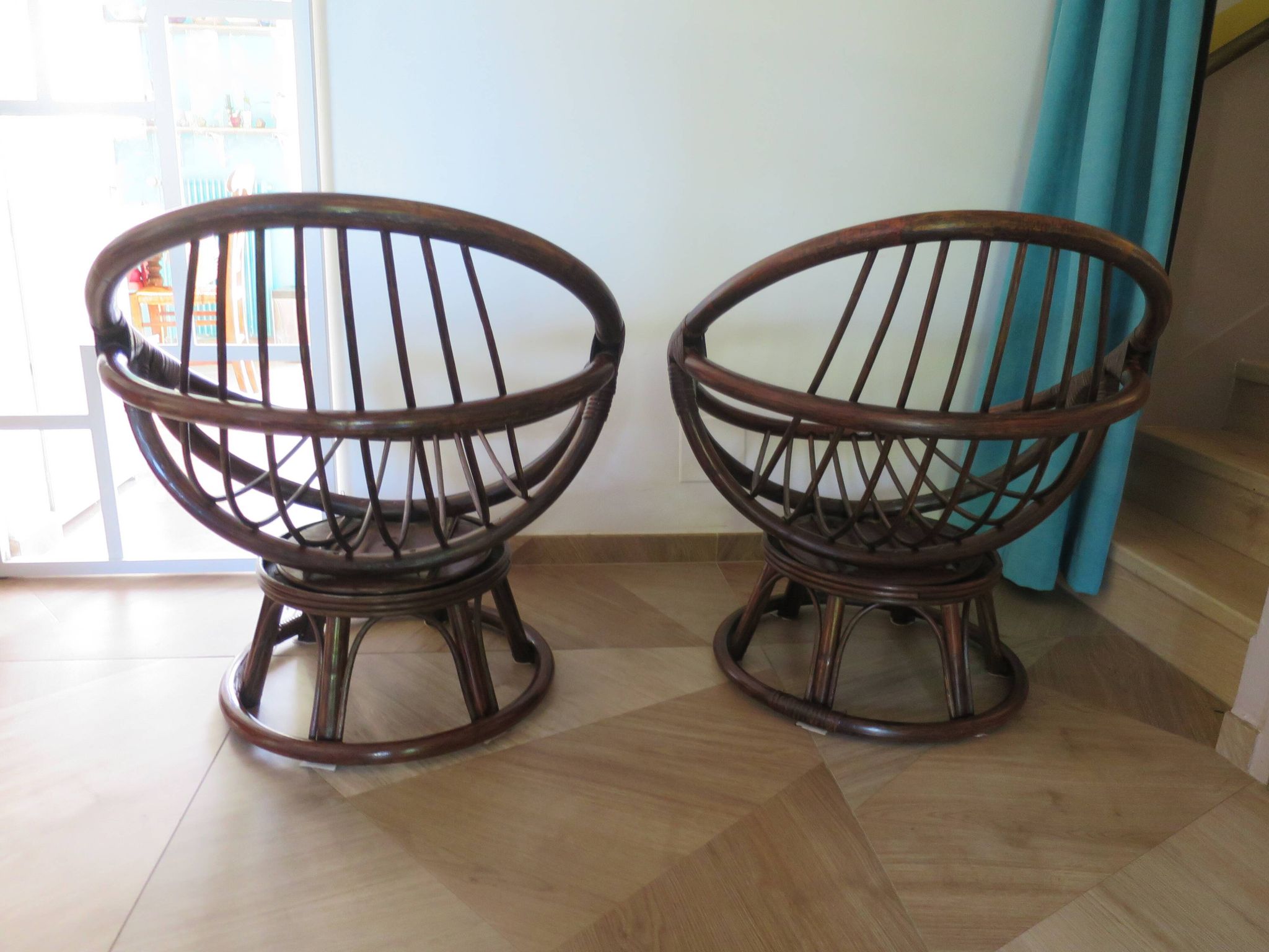 Vintage set of 2 swivel chairs in bamboo and rattan - Papasan shape