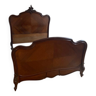 Lit en noyer style rocaille