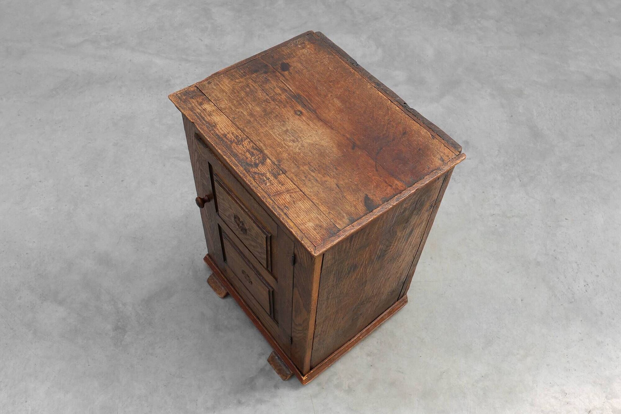 Rustic Solid Oak Cabinet with Geometric Floral Carvings, Belgium – 17th Cen