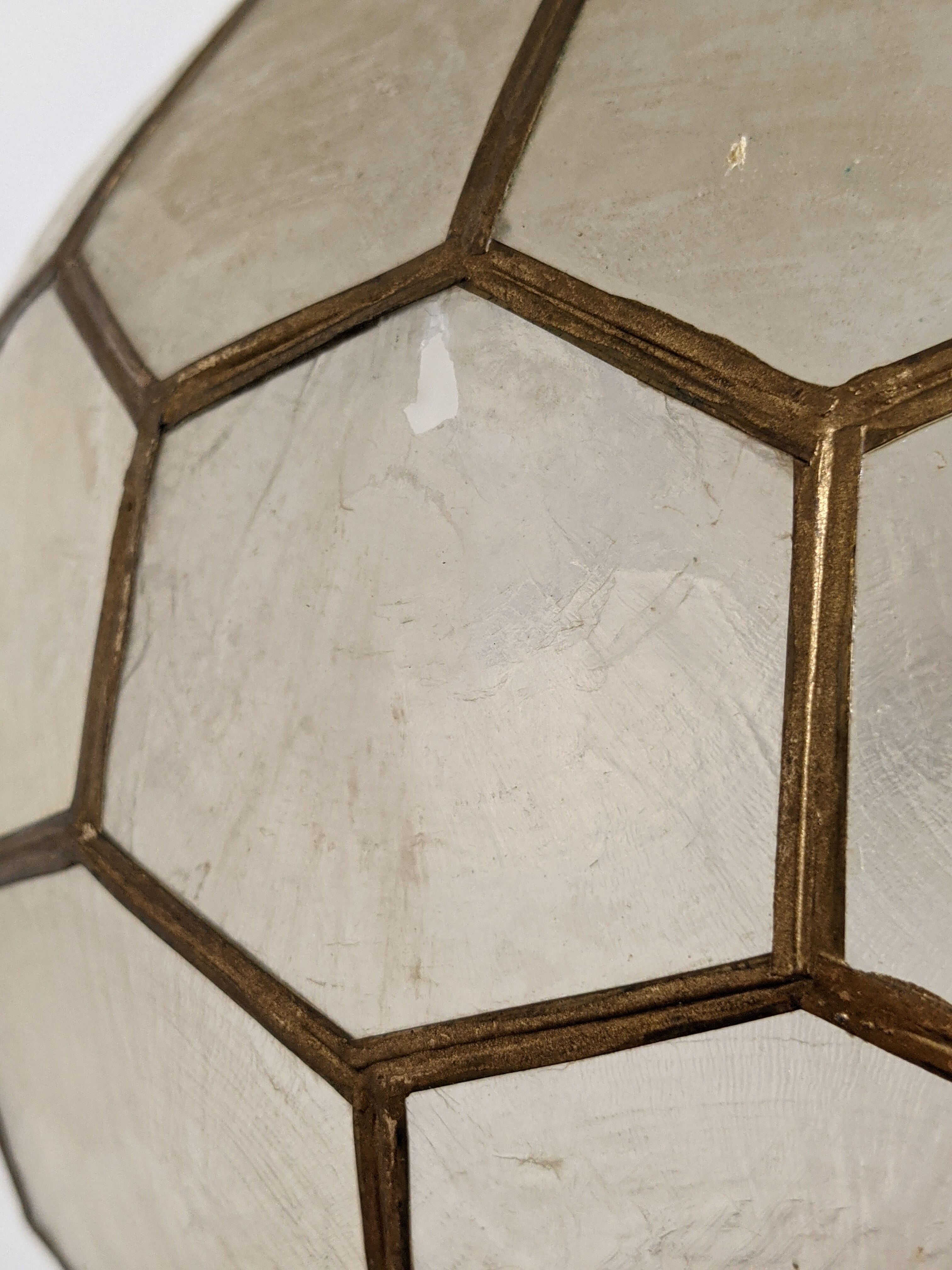 Mother-of-pearl suspension of the 70s