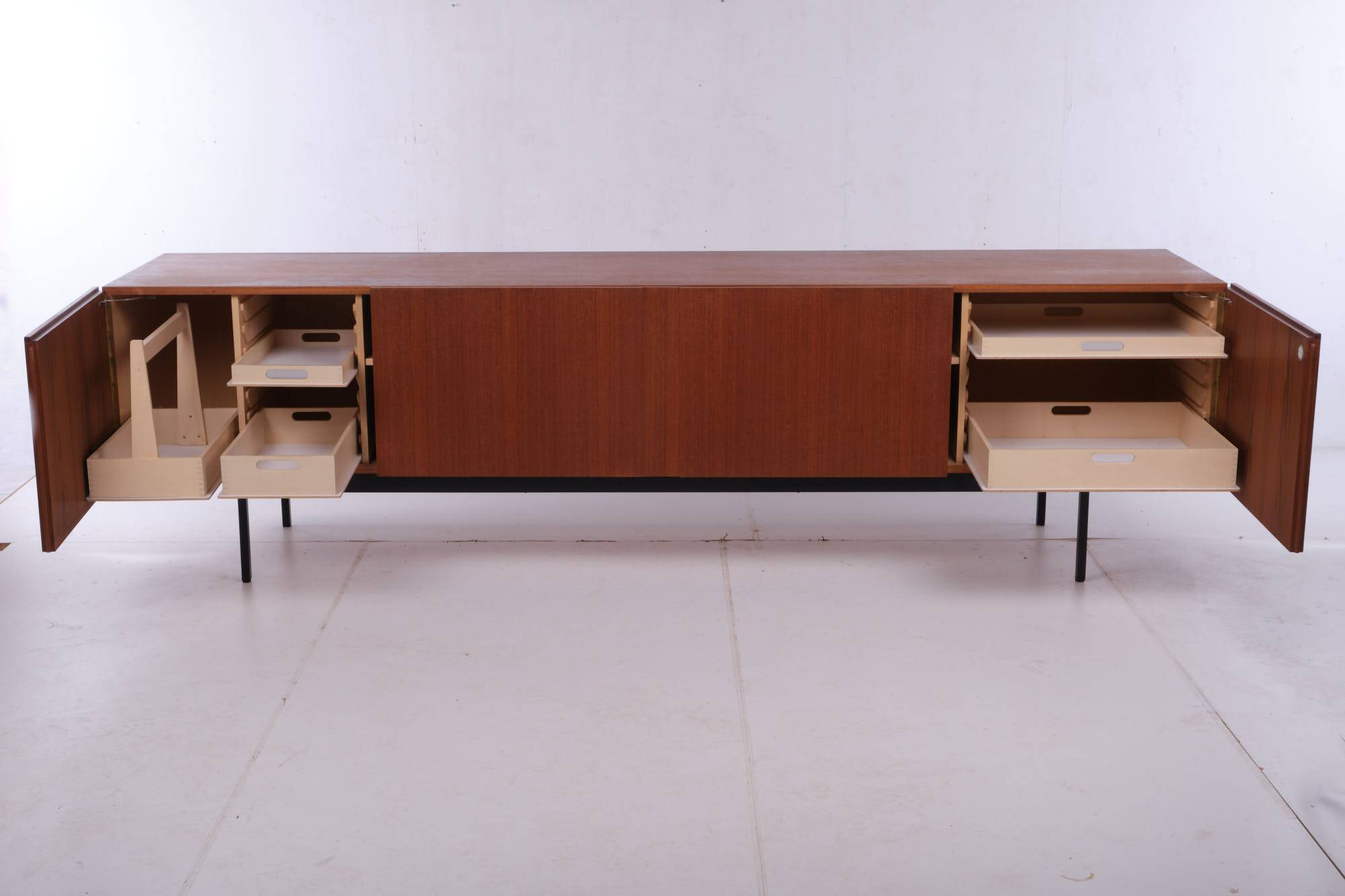 Buffet B40, by Dieter Wäckerlin for Behr. Teak wood.