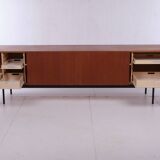 B40 sideboard, by Dieter Wäckerlin for Behr. Teak wood