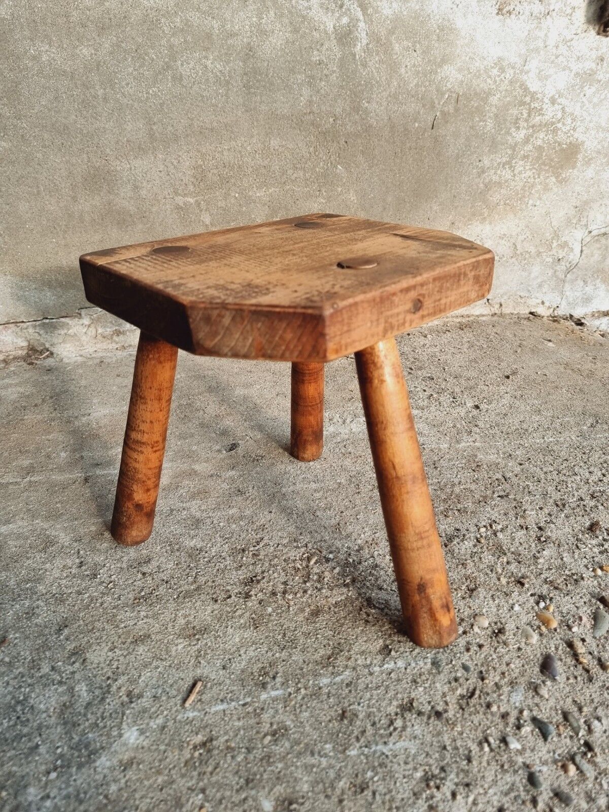 Brocante stool 3-legged plant table