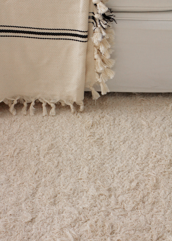 Soft fringed carpet - plain white - 170 x 240 cm