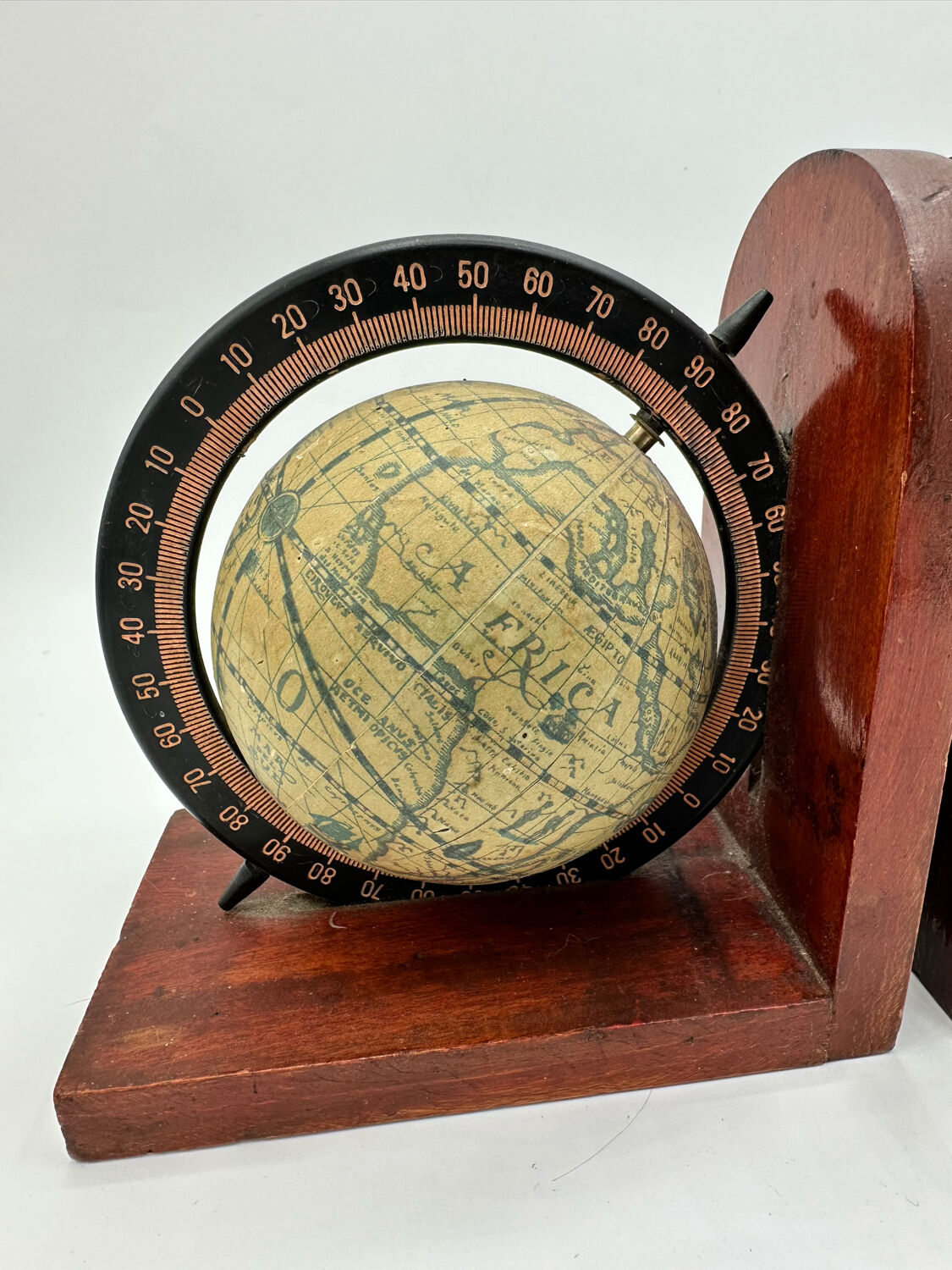 Serre livre mapmonde
