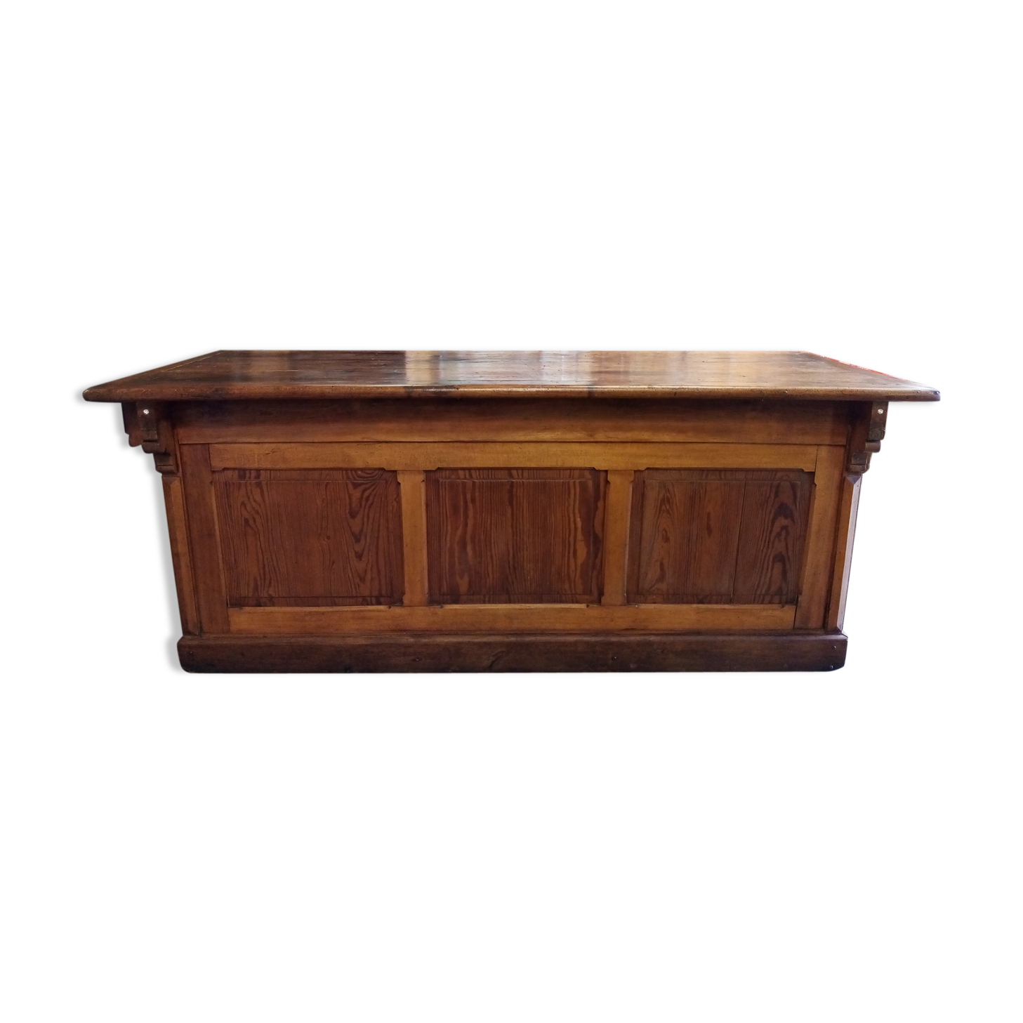 Bank of commerce, counter
