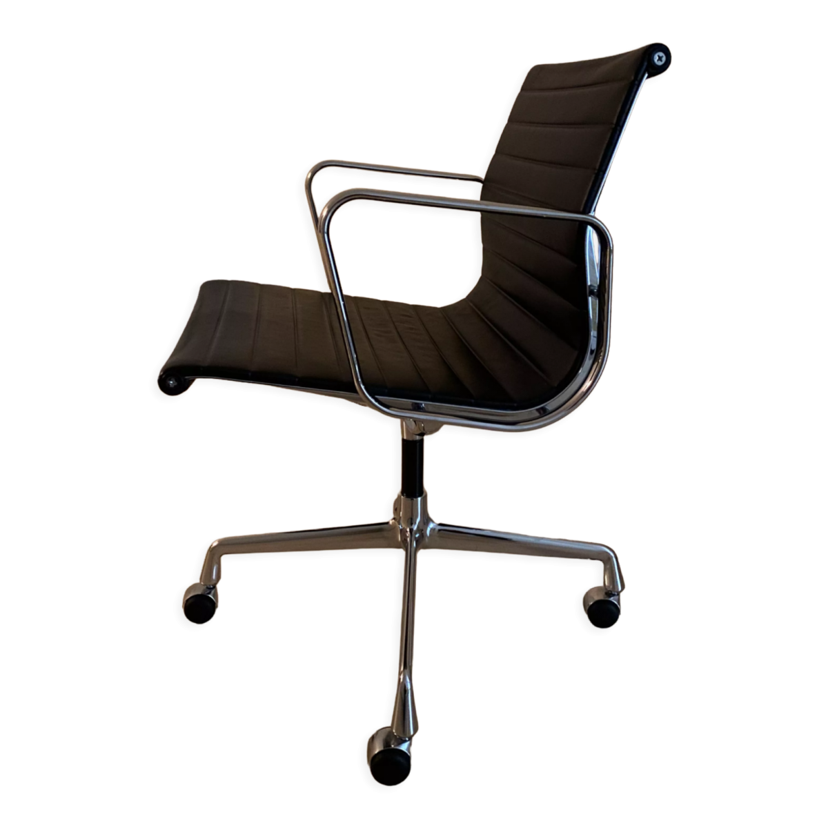 Armchair ea108 by Charles Eames Vitra edition