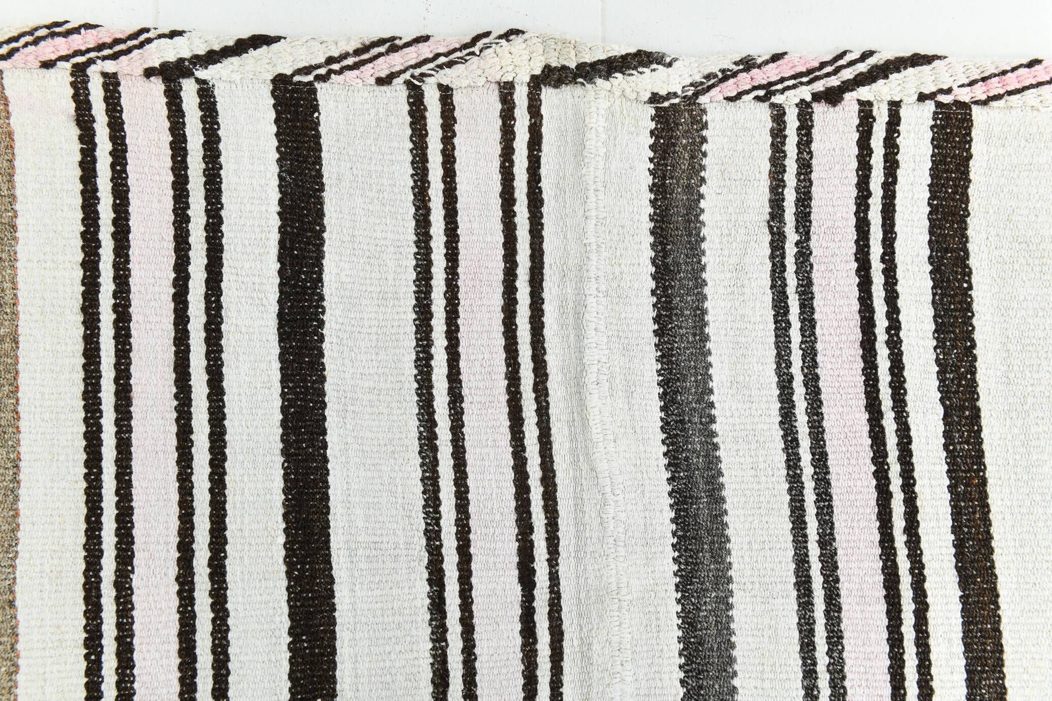 Kilim Turc Vintage Rayé Blanc et Brun, Tapis Bohème Tissé Main,175x220Cm