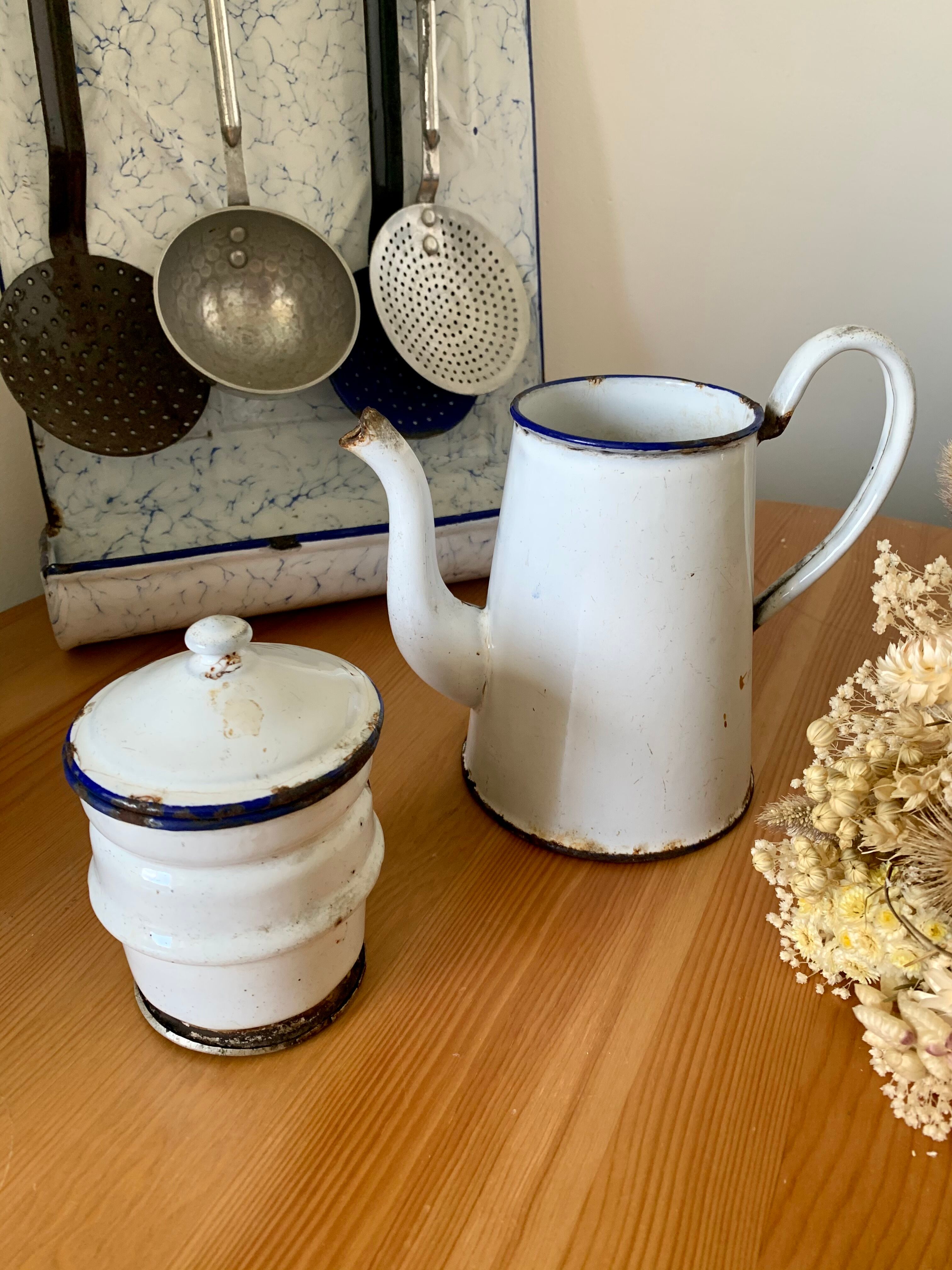 Old enamelled coffee maker