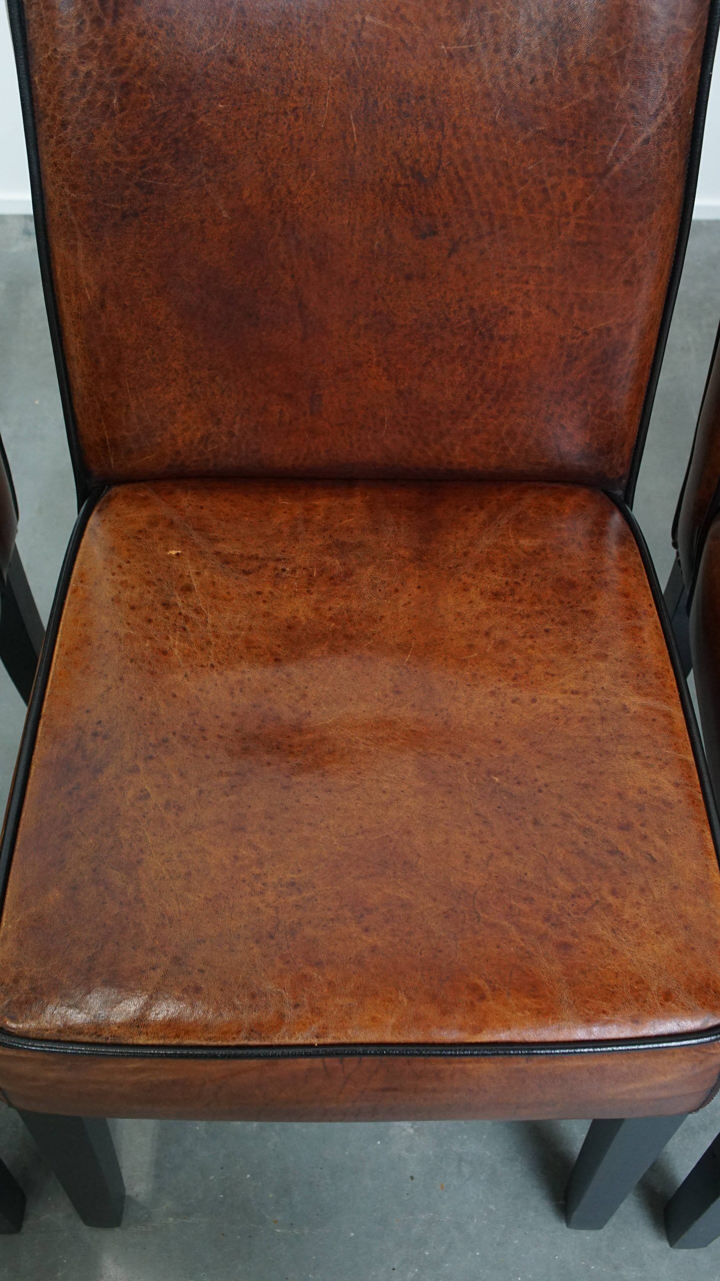 Luxury set of 4 comfortable dining chairs made of sheepskin leather