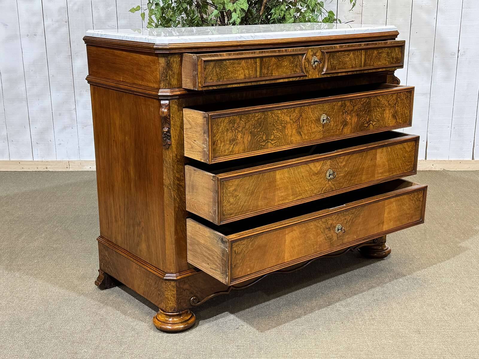 Napoleon III commode in walnut, fir and white marble from the 19th century.