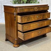 Commode Napoléon III en noyer, sapin et marbre blanc du 19ème siècle