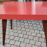 Table formica red foot compass