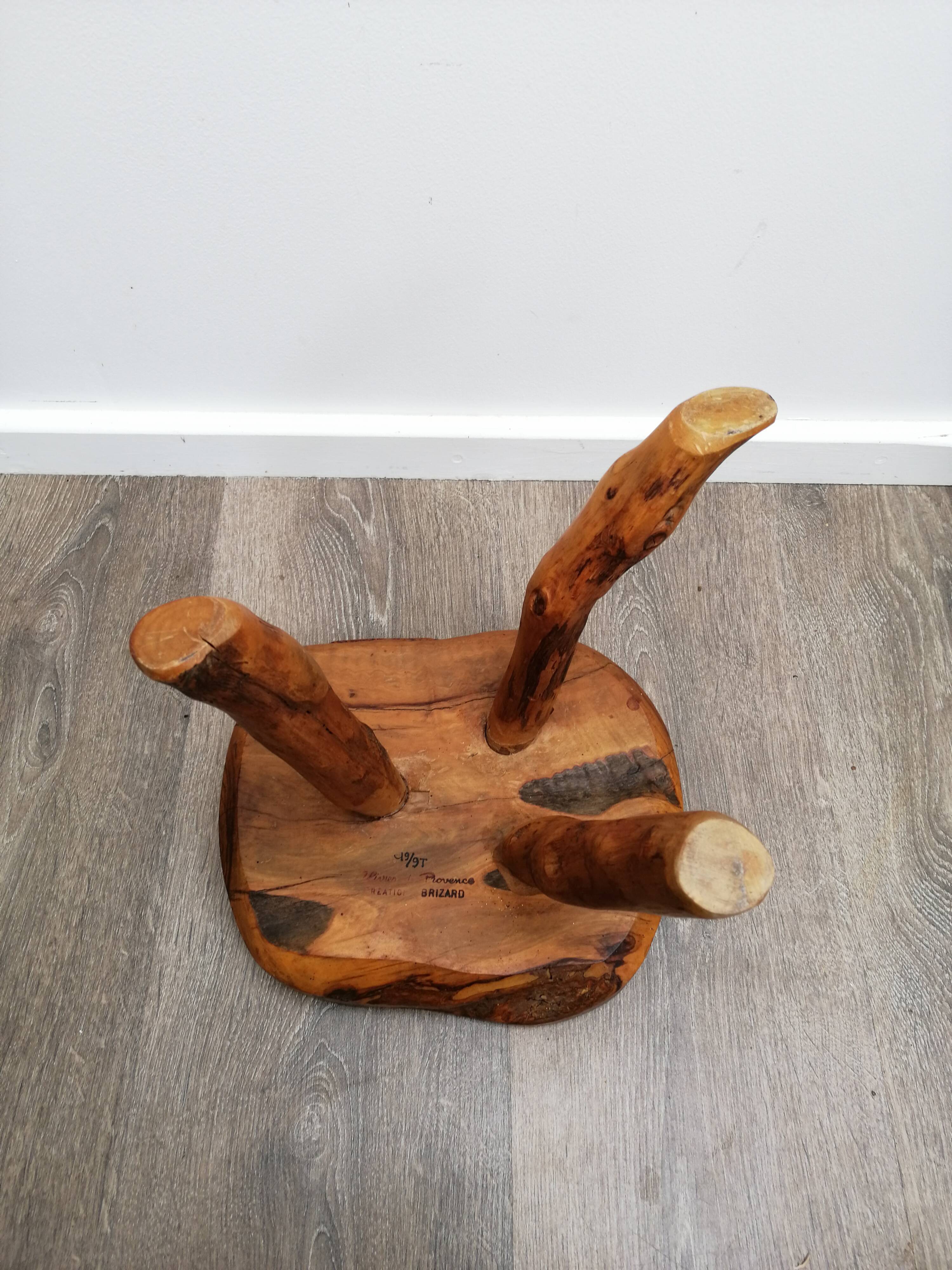 Tripod tab in olive wood