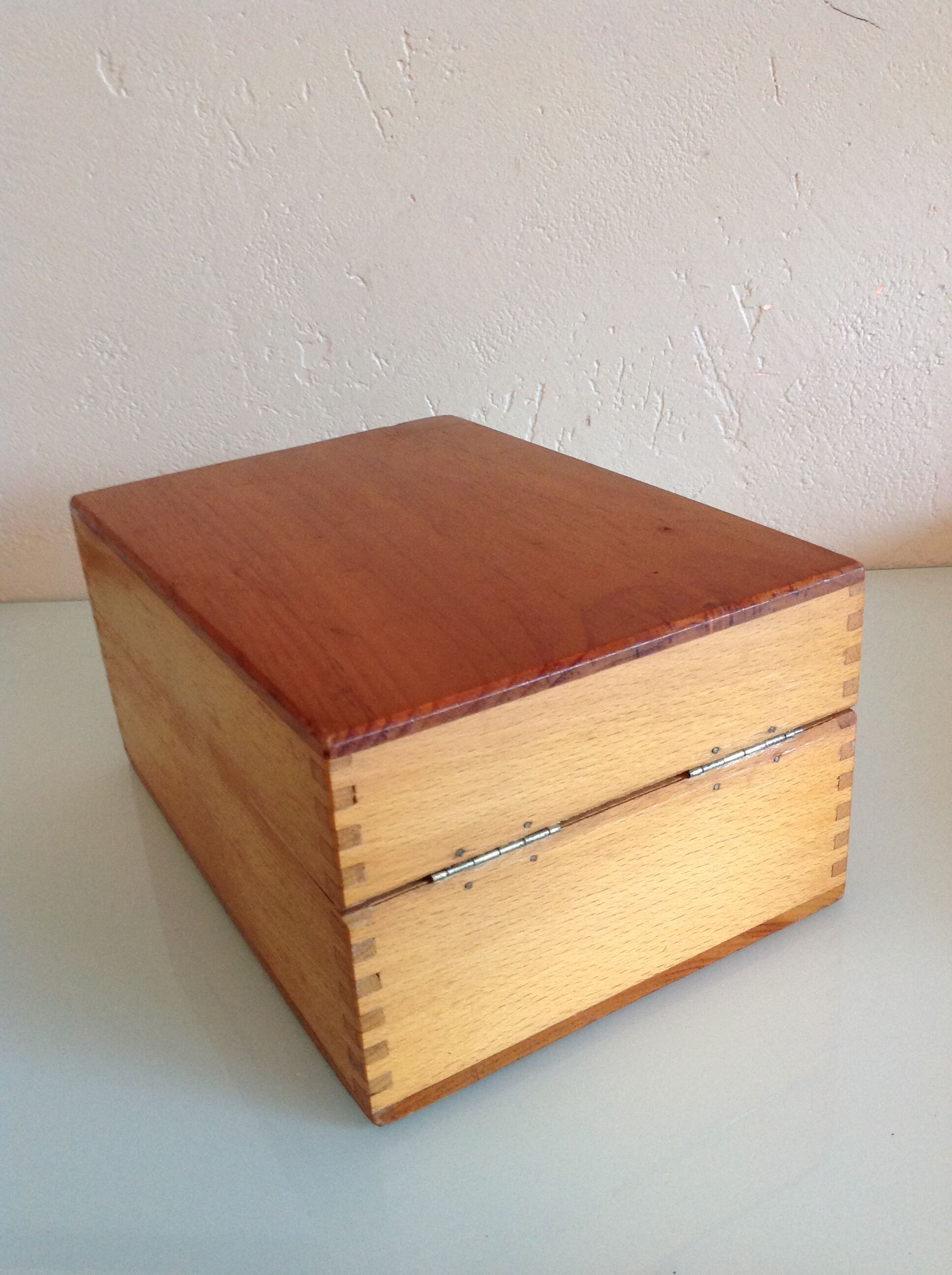 Varnished/vintage wood plug box 60s-70s