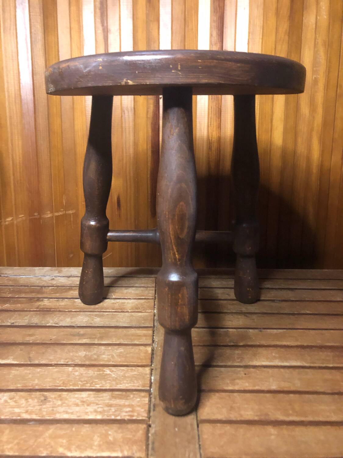 Vintage turned wood tripod milking stool #a579