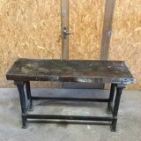 Workbench with cast iron foot