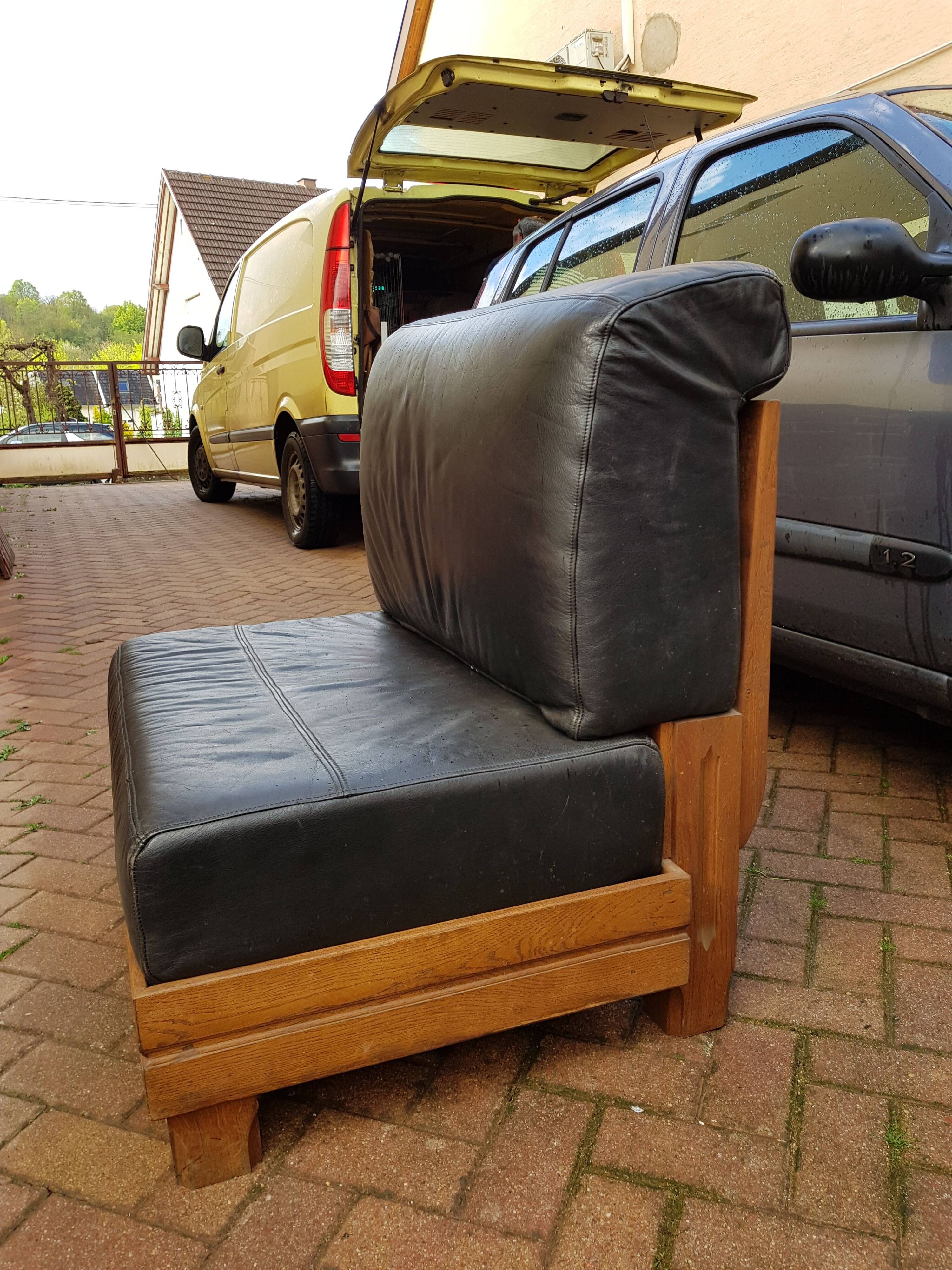 Chauffeuse en bois et cuir par Gérard Guermonprez, années 60