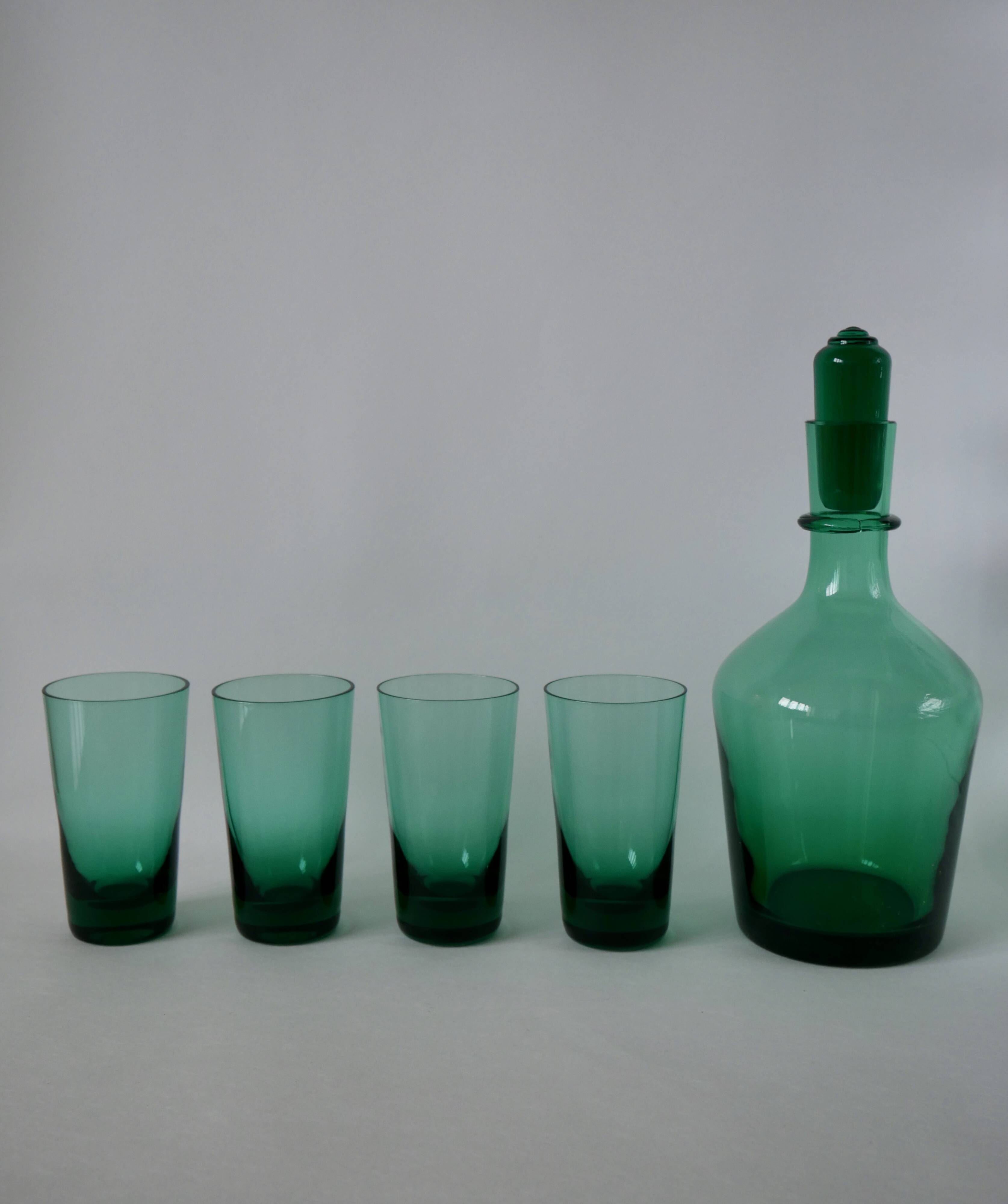 Set of a carafe and 4 designer glasses in green glass from the 70s