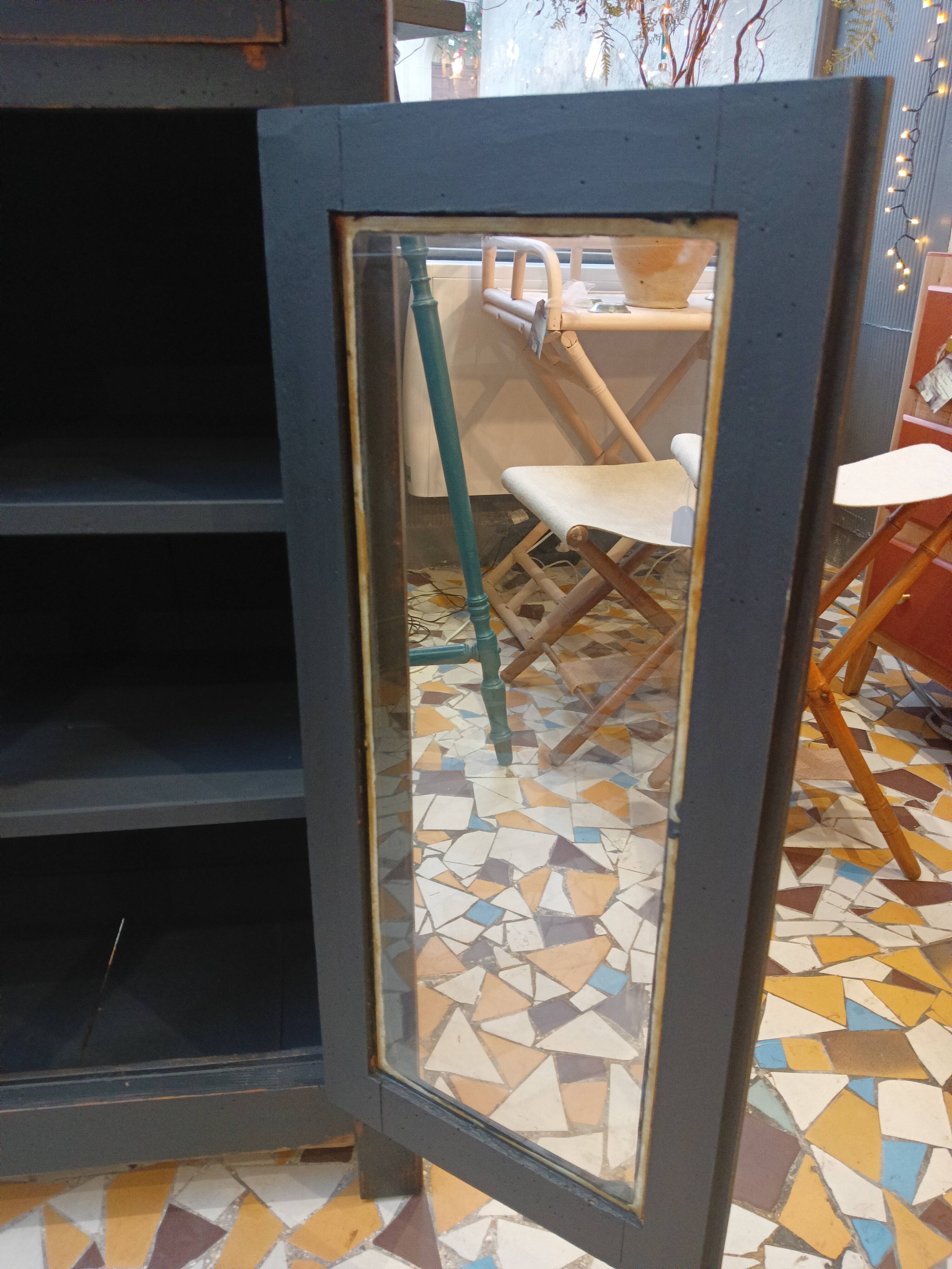 Parisian buffet revisited in black