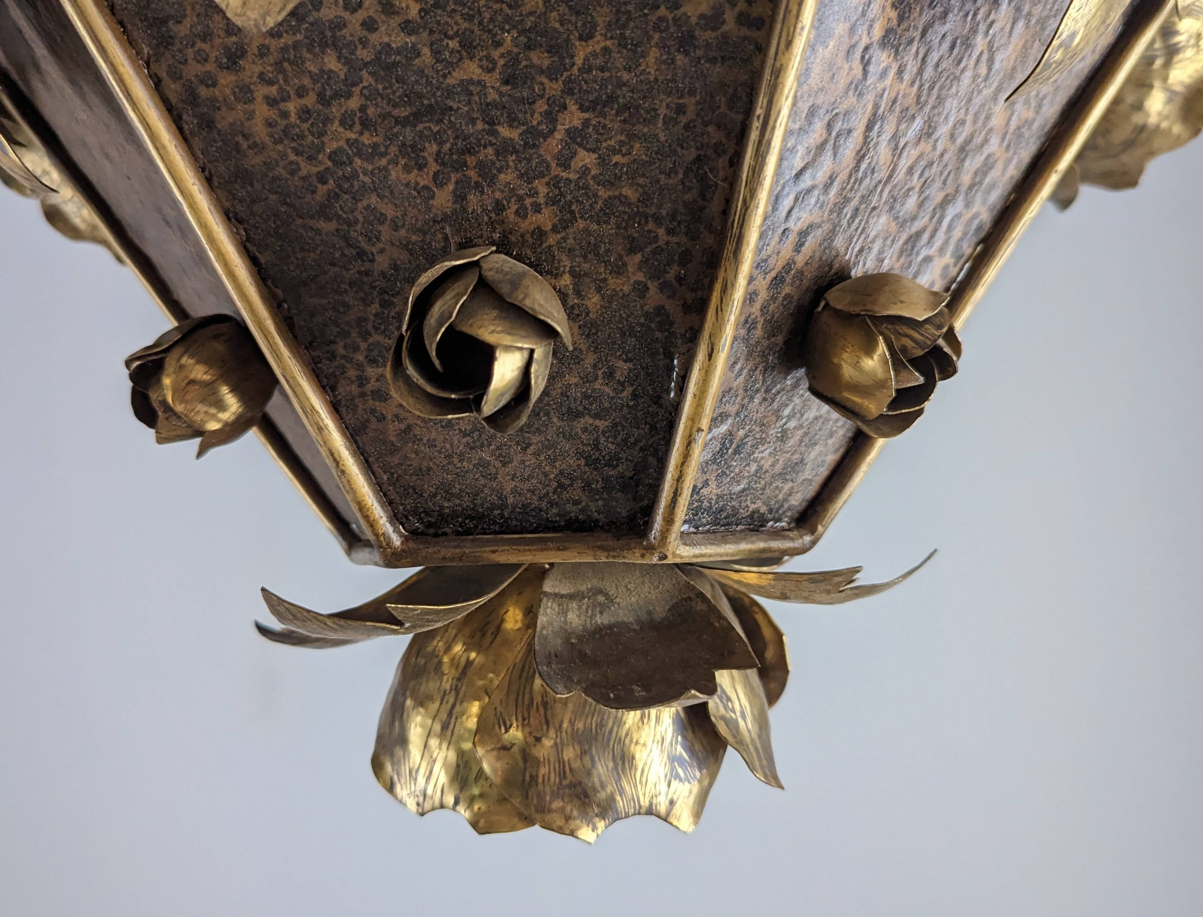 Lampe de plafond en laiton floral dans le style de Hans Kögl, Allemagne, années 1970.