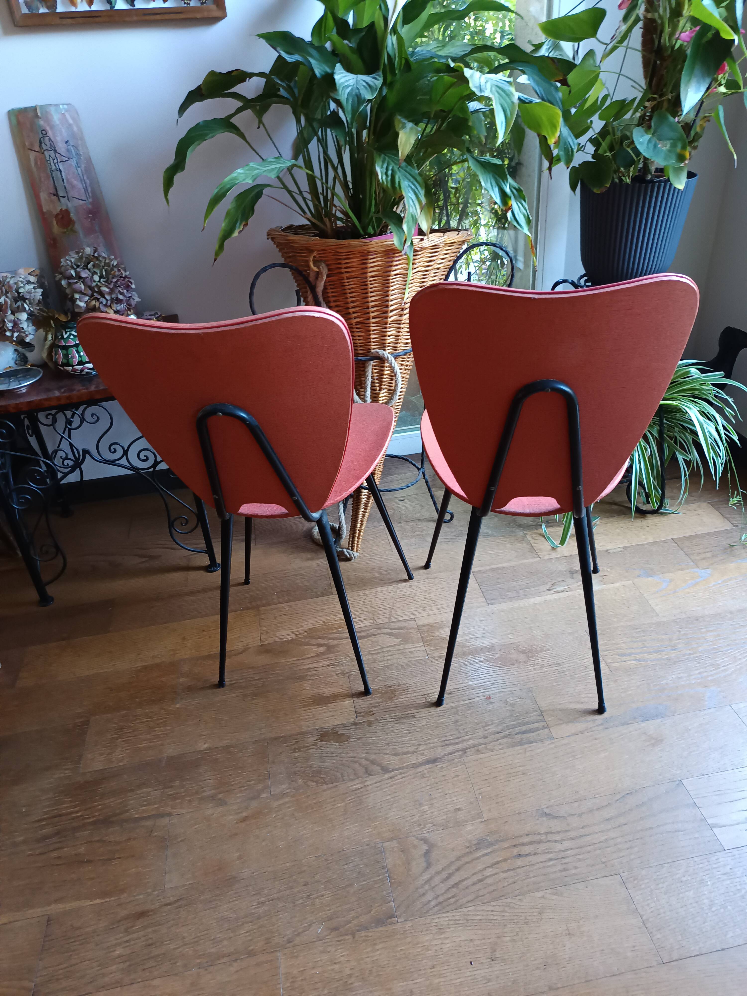 Pair of vintage chairs from the 50s/60s – black metal splayed legs