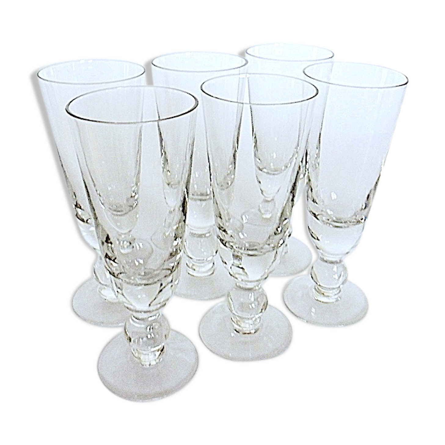 Suite de six flutes à champagne en cristal ancien