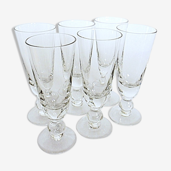 Suite de six flutes à champagne en cristal ancien