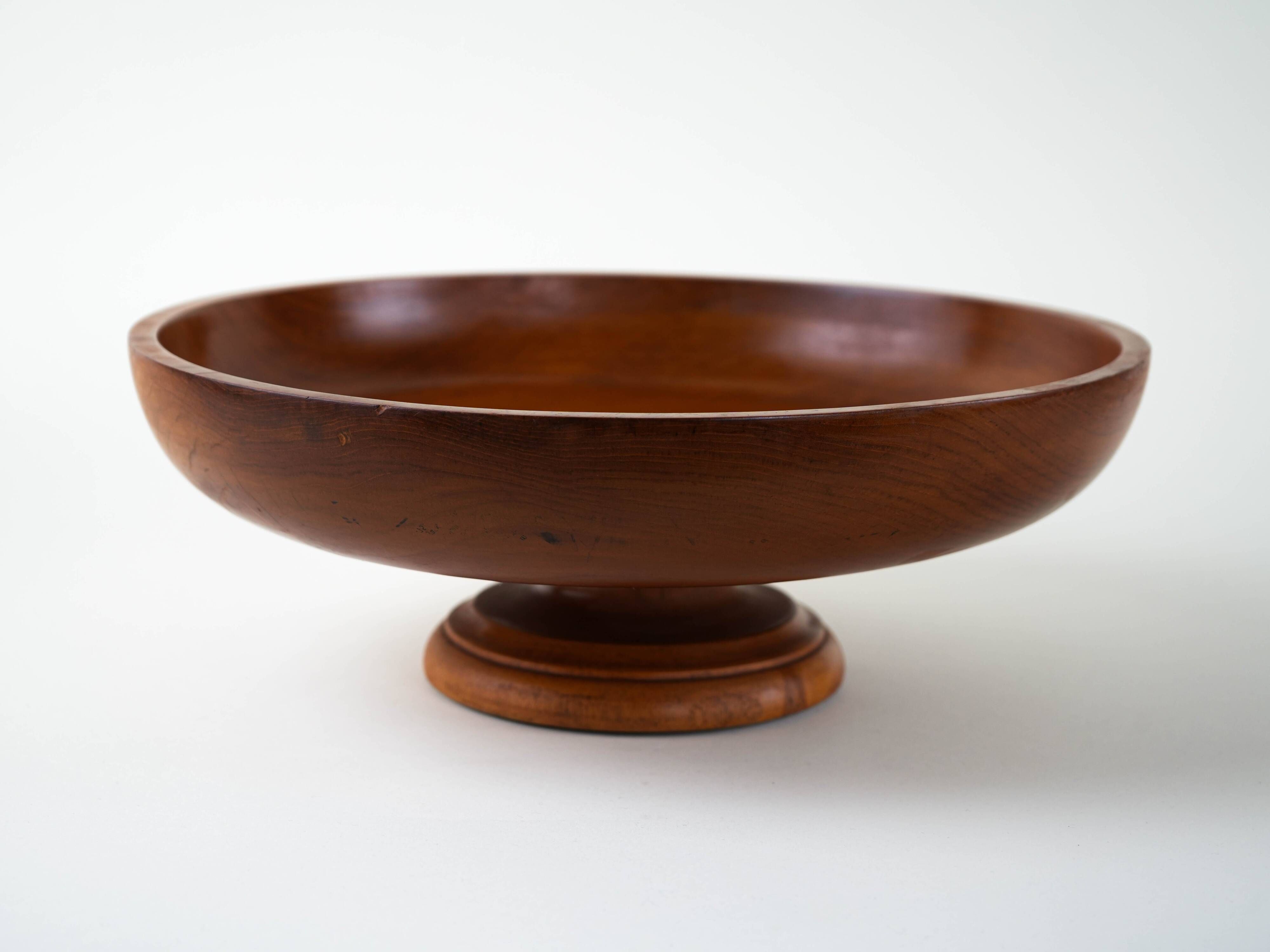 Danish solid teak wood platter on profiled base, 1970s Scandinavian craftsmanship