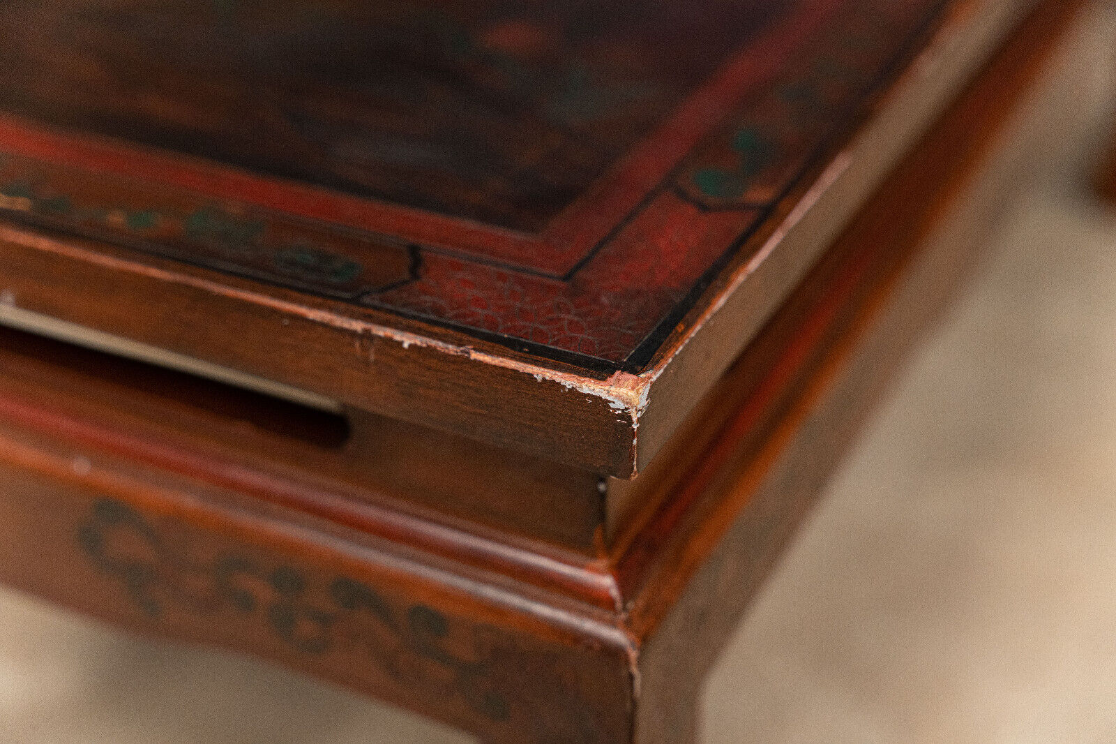 Chinese coffee table lacquer red background naturalistic décor twentieth