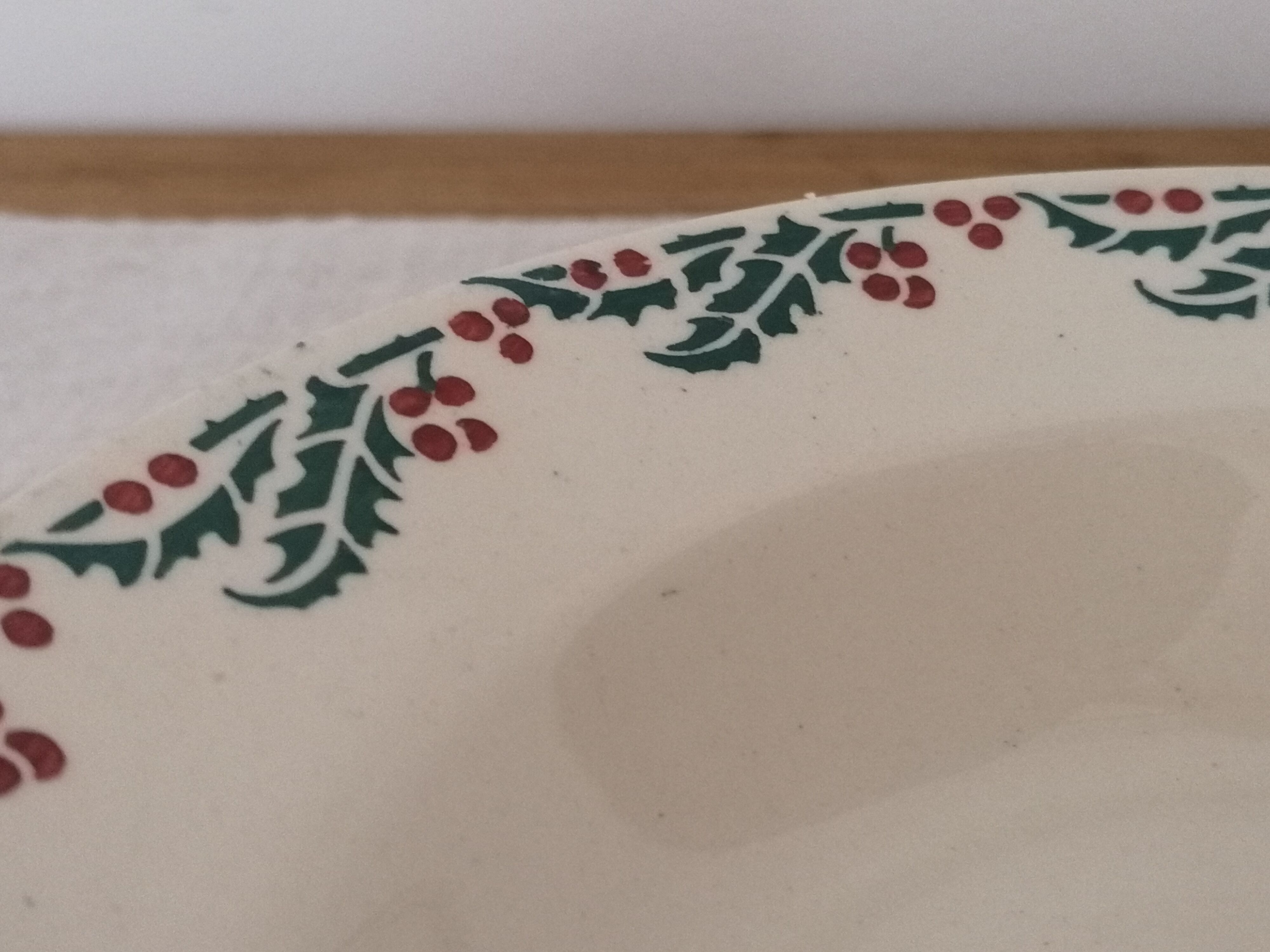 Assiettes en faïence houx