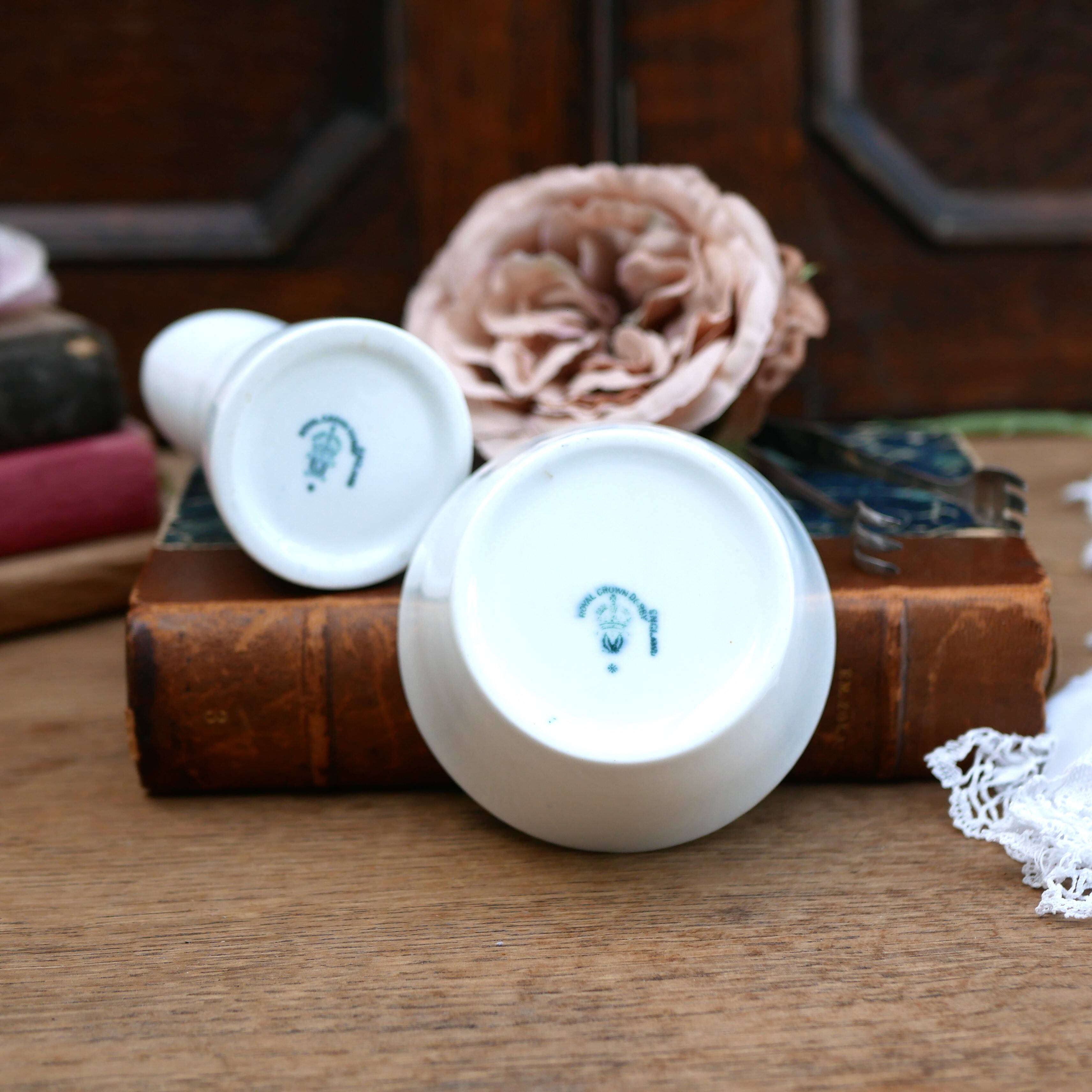 Service à crème et à sucre antique Royal Crown Derby blanc daté de 1902