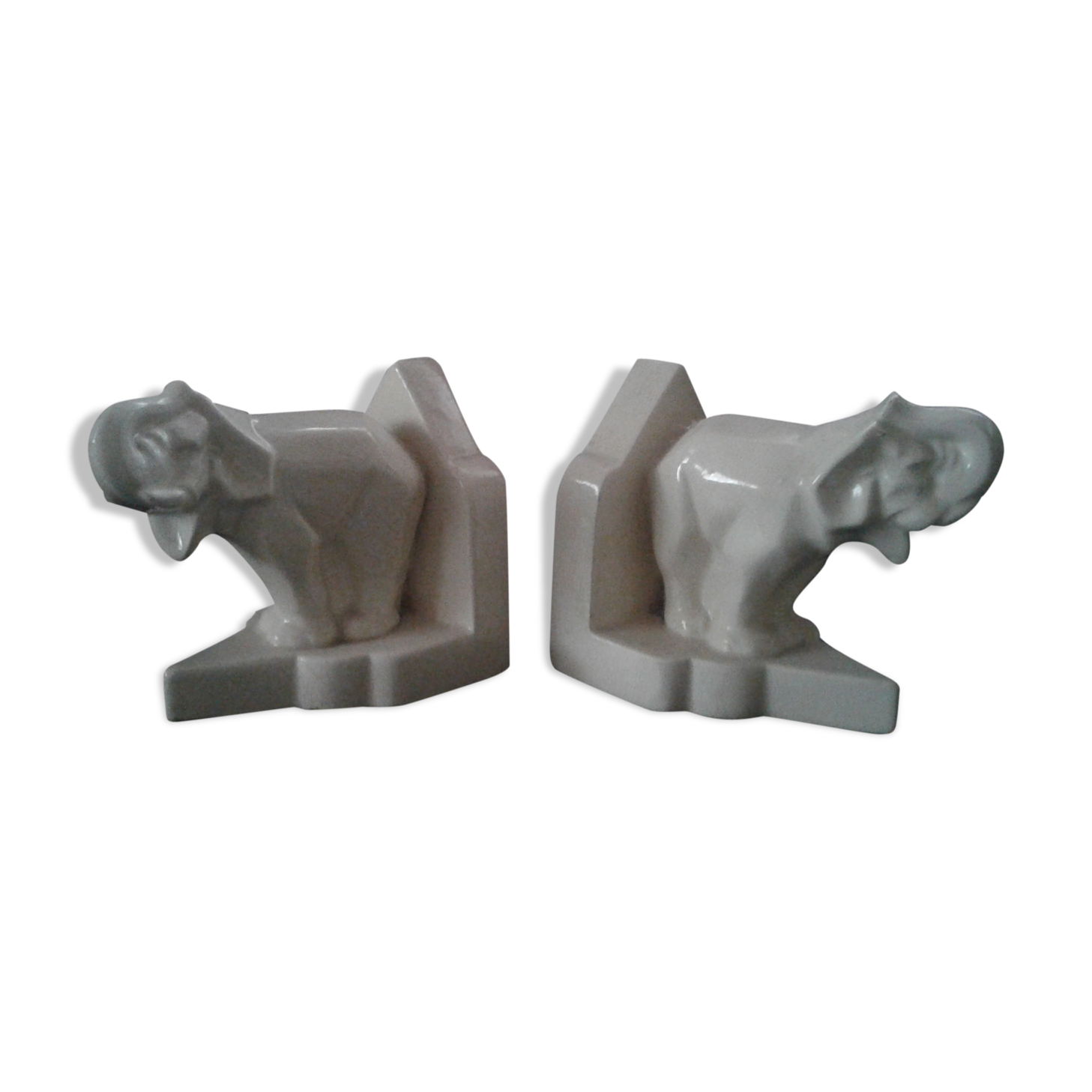 Pair elephants bookends