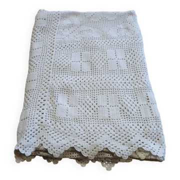 Dessus de lit / nappe / rideau ancien en crochet