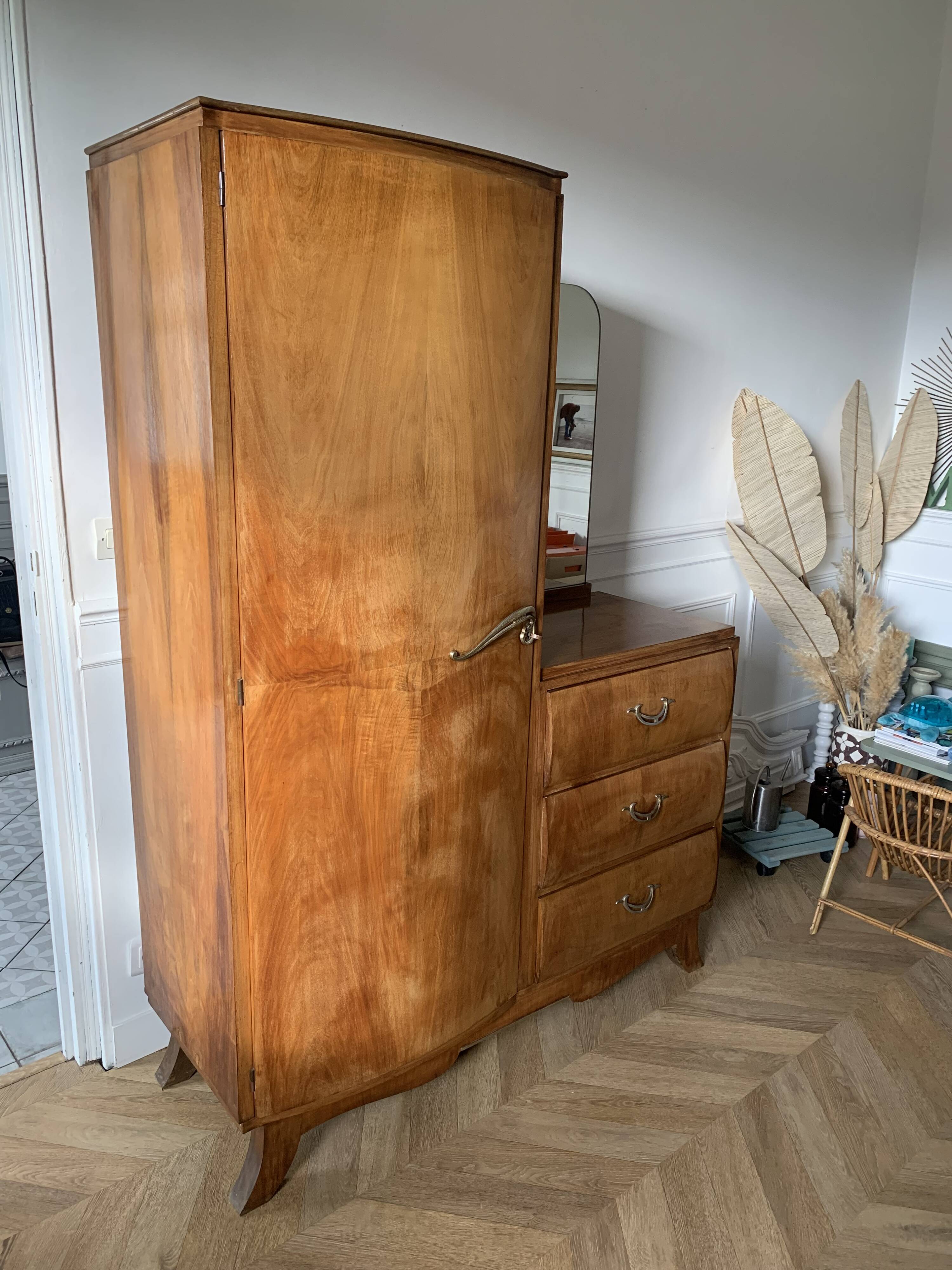 Asymmetrical wardrobe