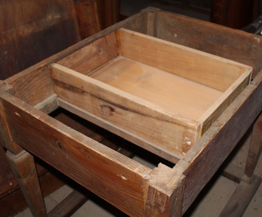 Changer table , Switzerland XIXth