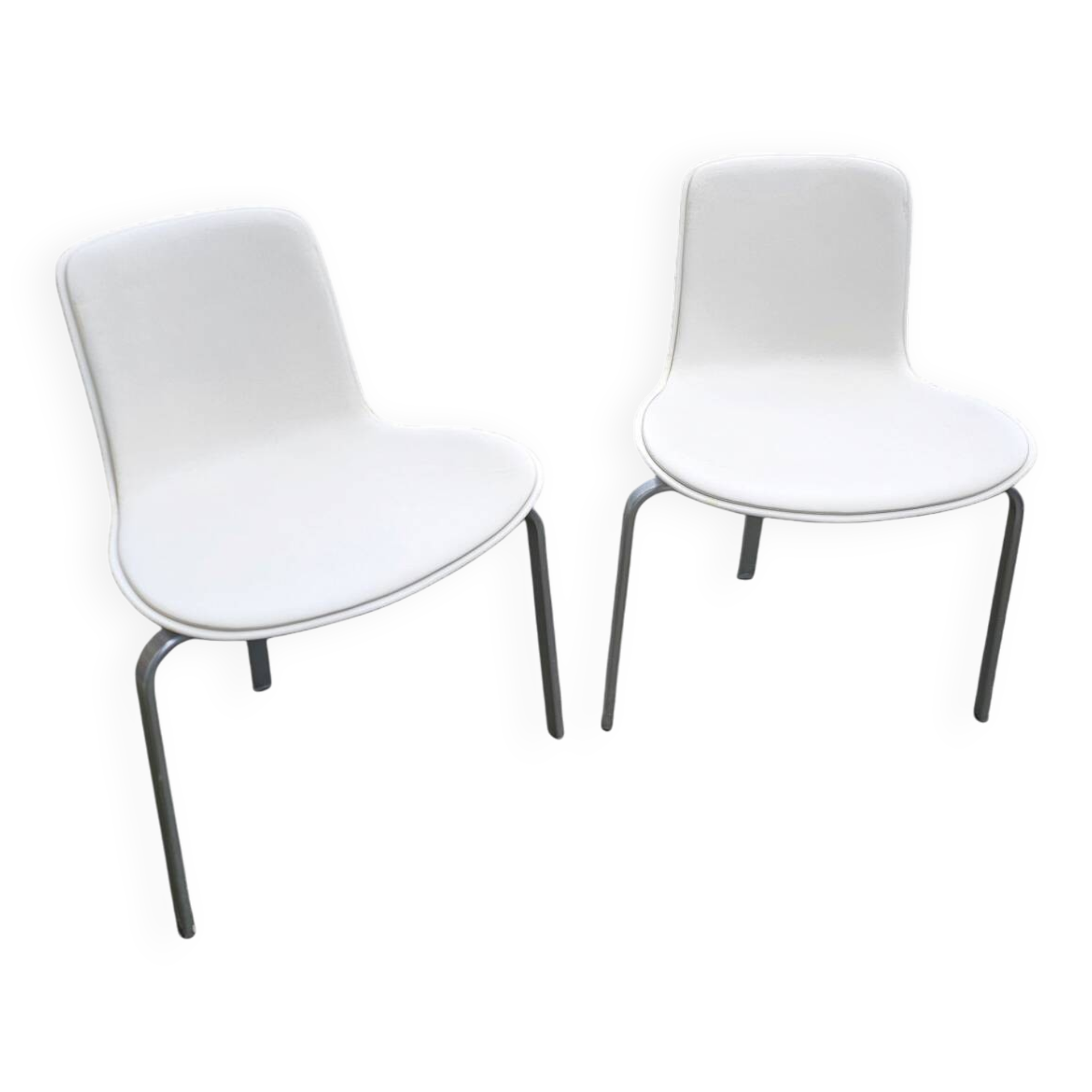 Designed by Poul Kjærholm / 1978/2007  White shell / white leather