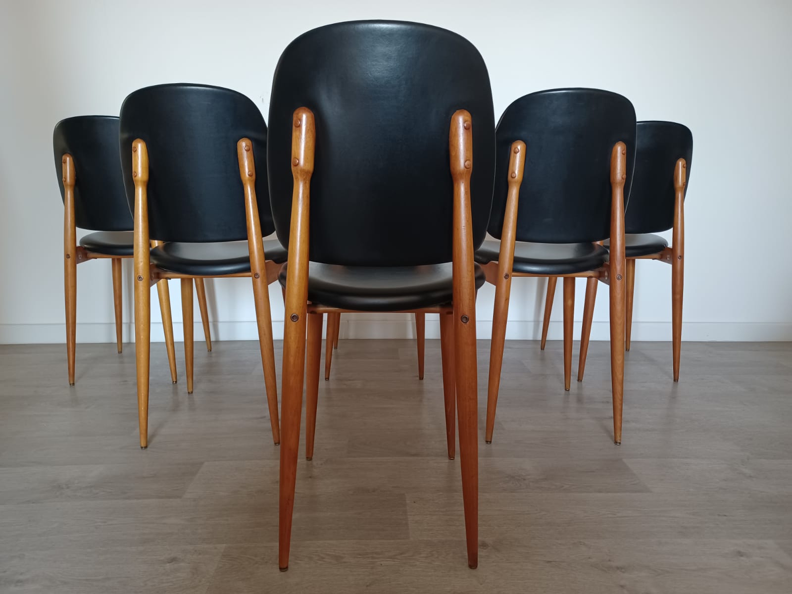 6 chaises modèle Pégase pour Baumann