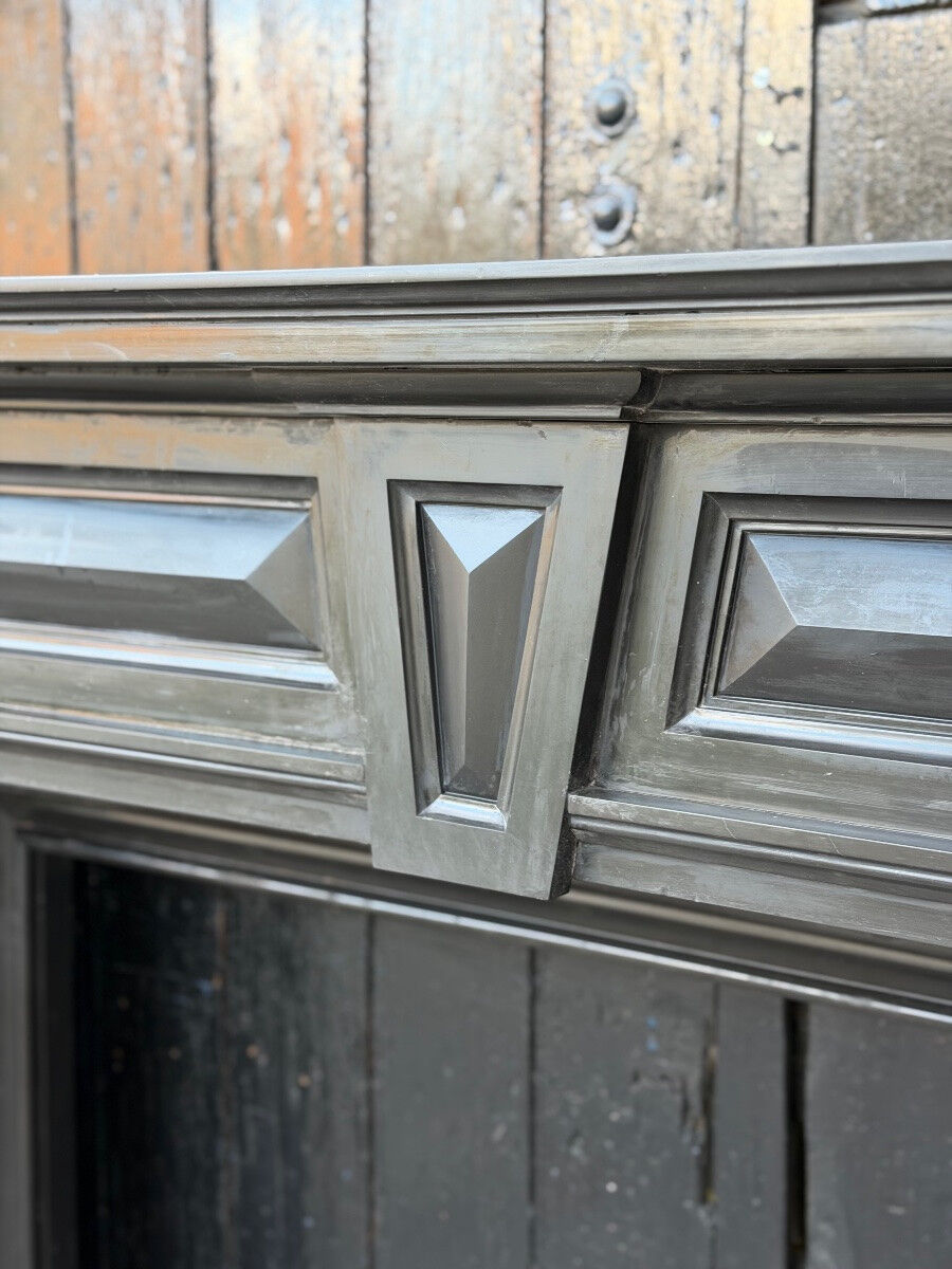 Grande cheminée Napoléon III en marbre noir de Belgique, vers 1880