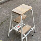 Folding step stool in solid wood and white steel