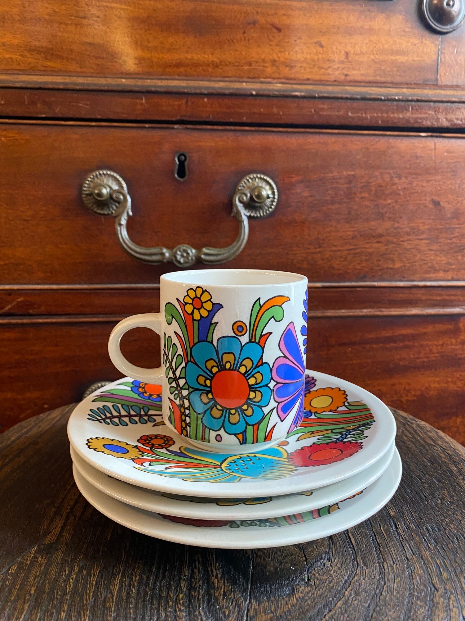 Set of 8 tea cup and saucer by Villeroy and Boch “Acapulco”