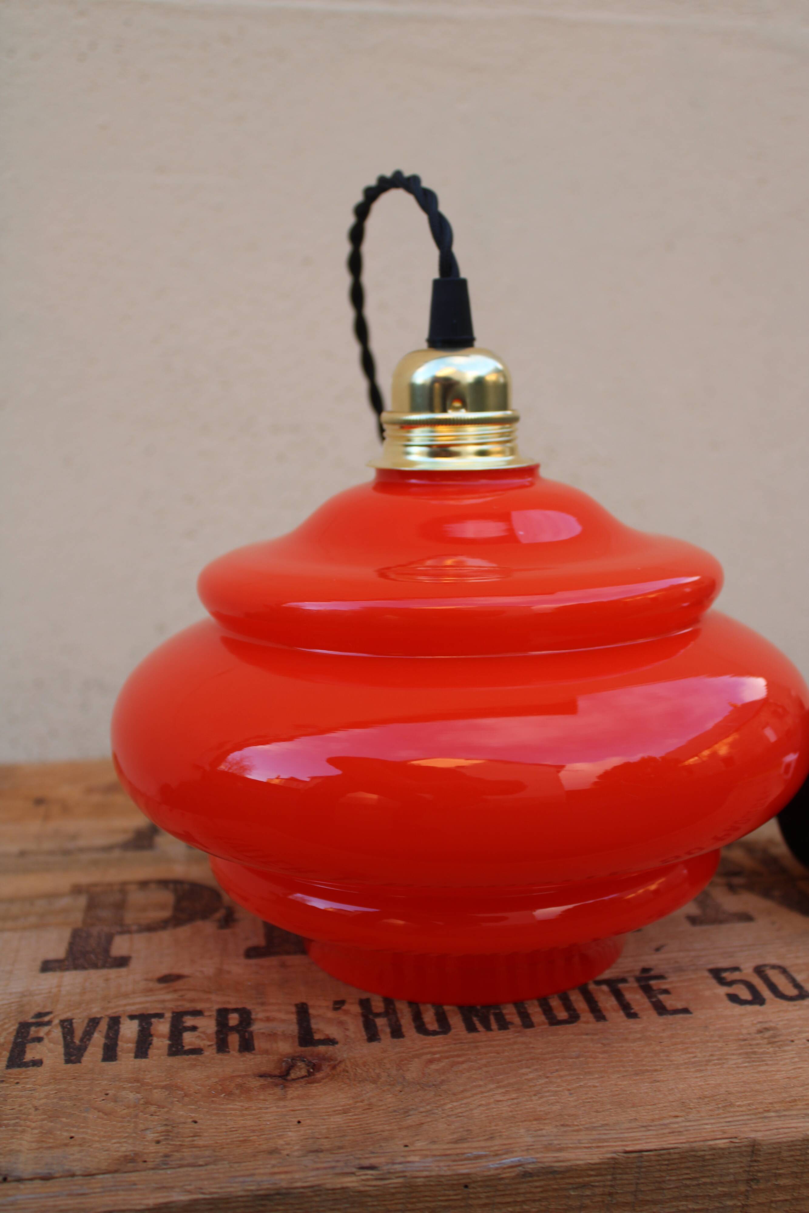 Suspension in orange opaline