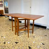 Scandinavian table with flaps